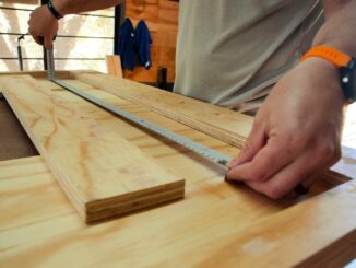 En tømrer i Greve måler op